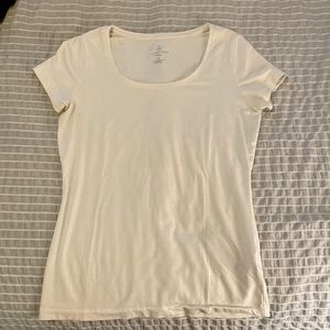 White t-shirt. Size XS 2-4